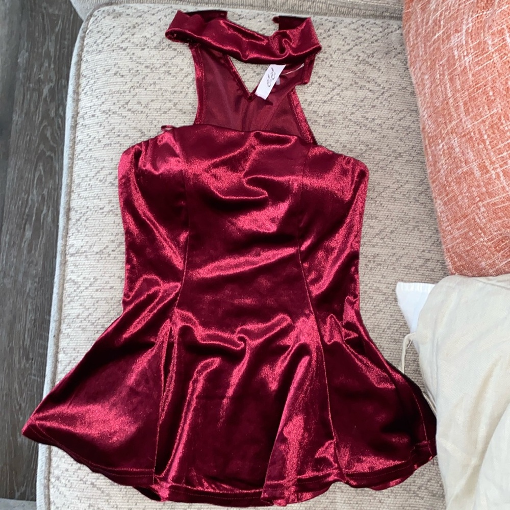 Small CICI top padding supported and super elegant wine color